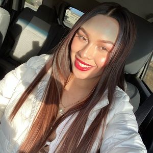 Meet your Posher, Adriana